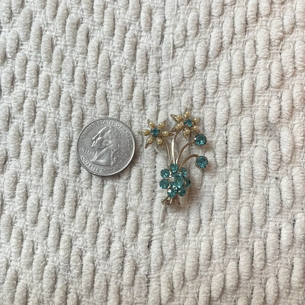 VINTAGE Silver Tone Bouquet Faux Pearls‎ Blue Rhinestone Floral BROOCH 1960s-70s